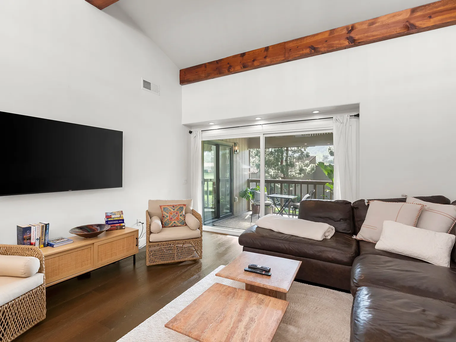 2 bed, 1342 sqft, $4,400 — Photo 3