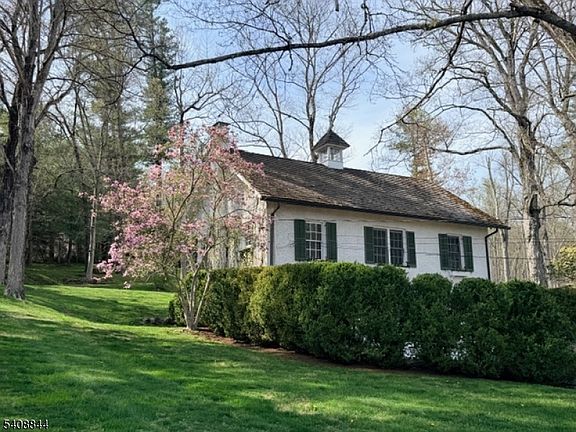 2nd image of 121 Mosle Rd