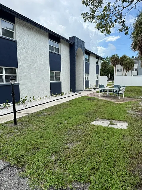 2 bed, 825 sqft, $1,795 — Photo 3