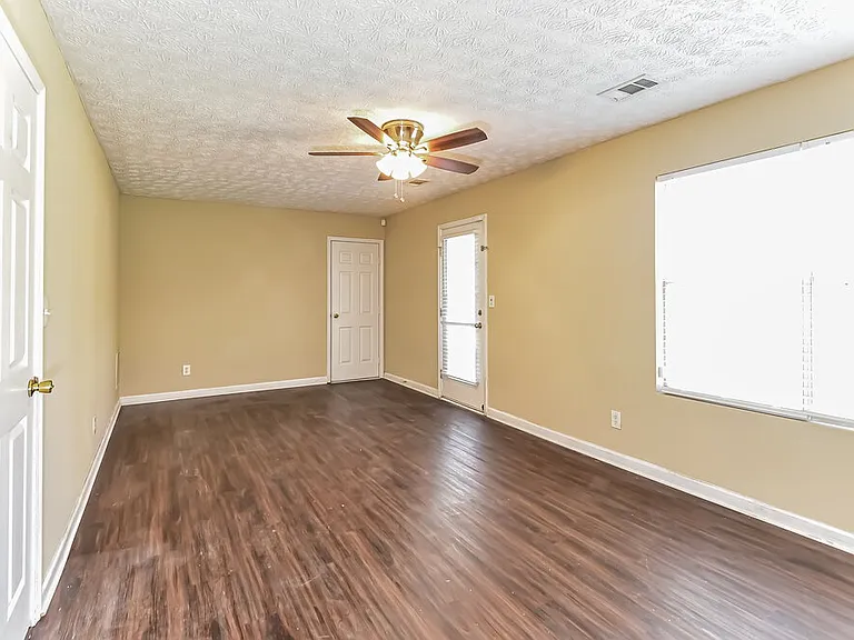 735 Bridgewood Ct — Photo 18