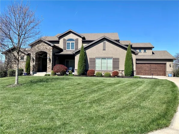 8070 NW Masters Ln, Kansas City, MO 64152