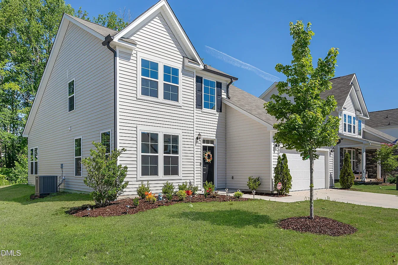 4 bed, 2624 sqft, $2,600 — Photo 3