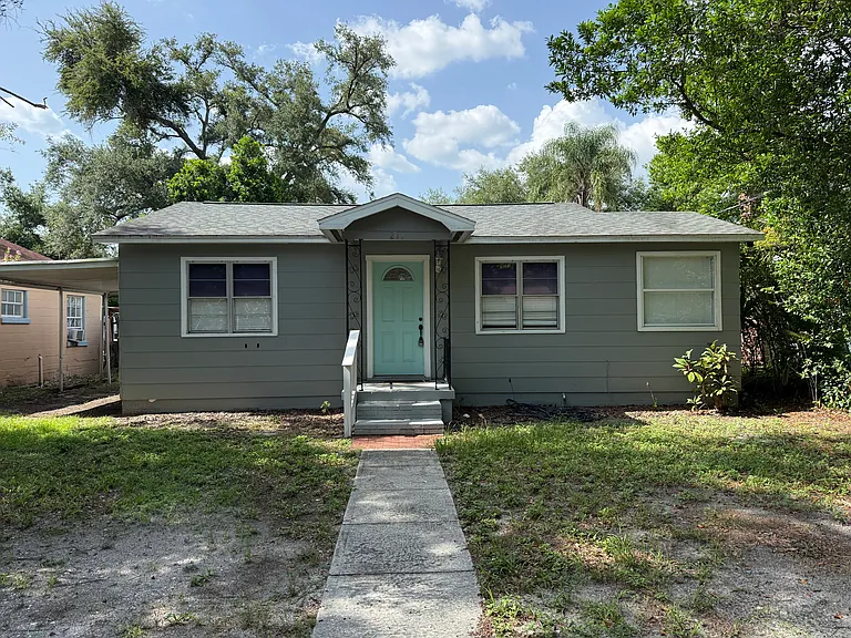 211 W Kirby St — Photo 3