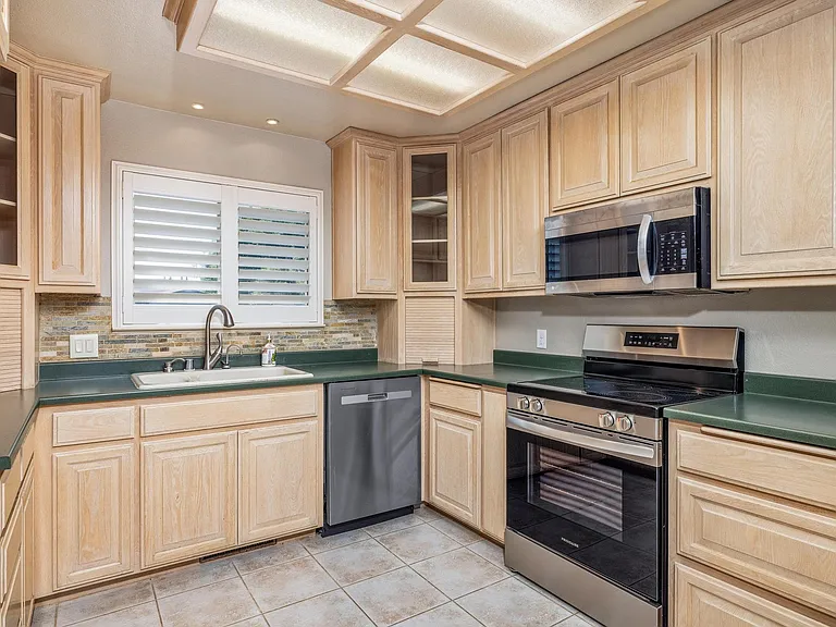 131 Mulholand Dr — Photo 3