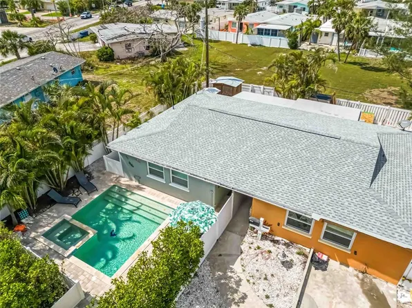 424 62nd St, Holmes Beach, FL 34217