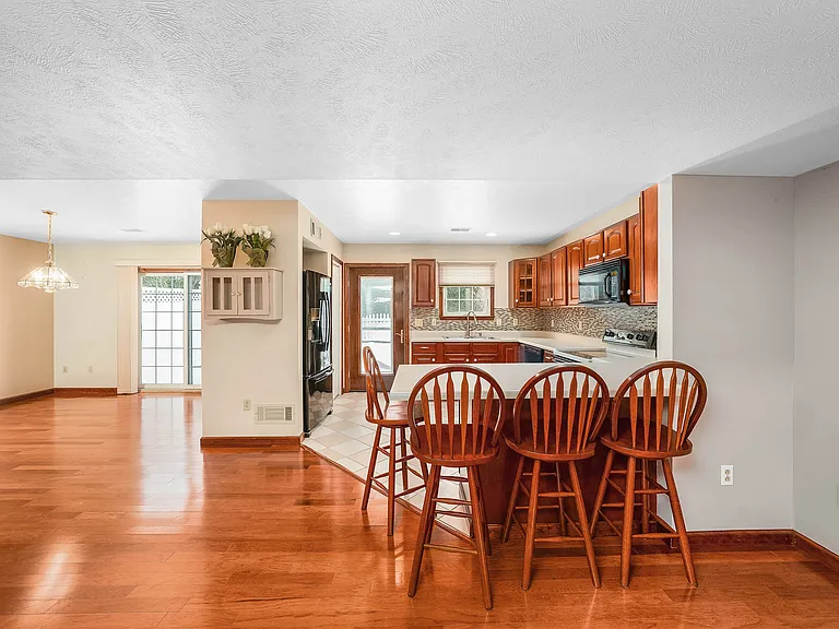299 Garden Hill Dr — Photo 6