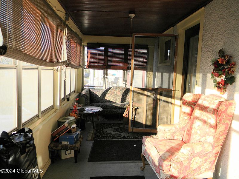 3rd image of 442 Plymouth Avenue