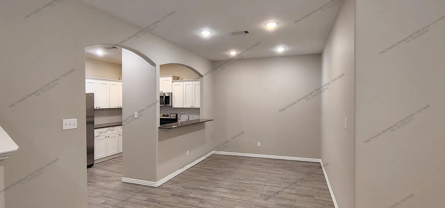 3 bed, 2.0 bath, 1670 sqft, $1,649 — Photo 3