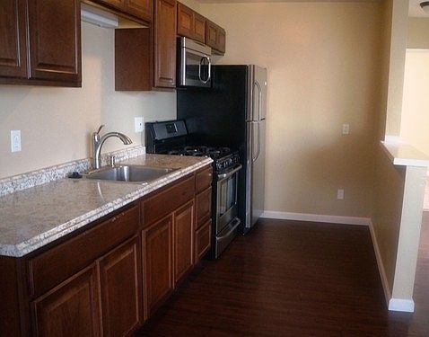 2nd image of 4053 44th St APT 8