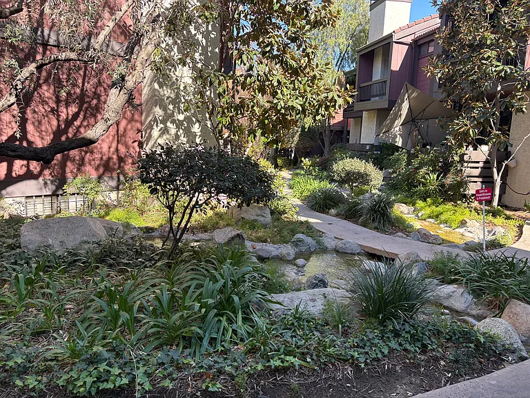 21931 Burbank Blvd #17 — Photo 22