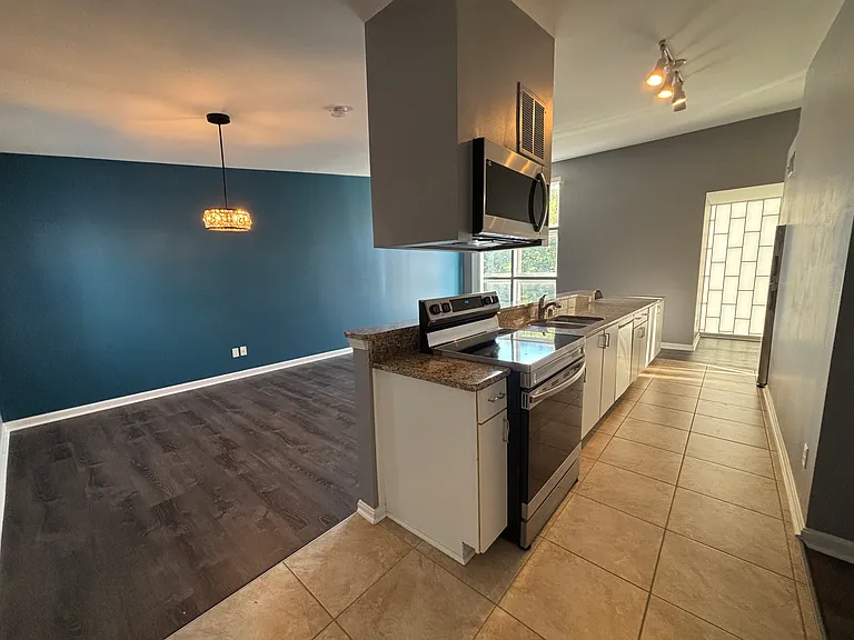 2745 Grinstead Dr #208 — Photo 9