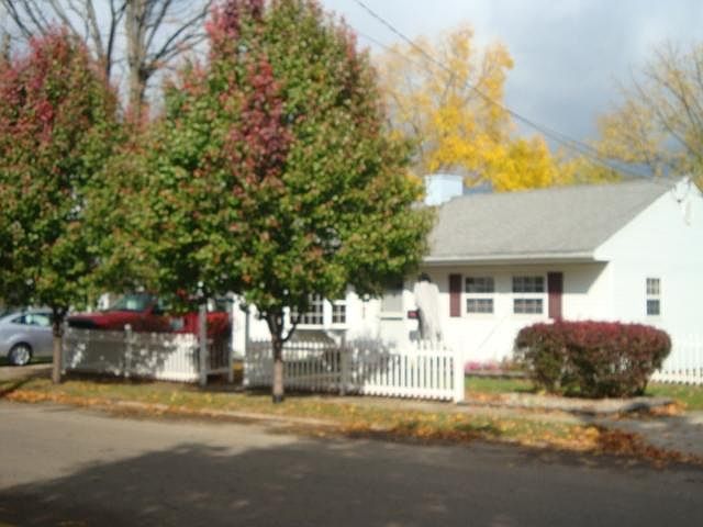 1st image of 415 W Xenia Dr