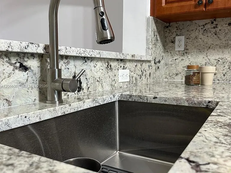 2920 SE 12th Rd #203-30 — Photo 13