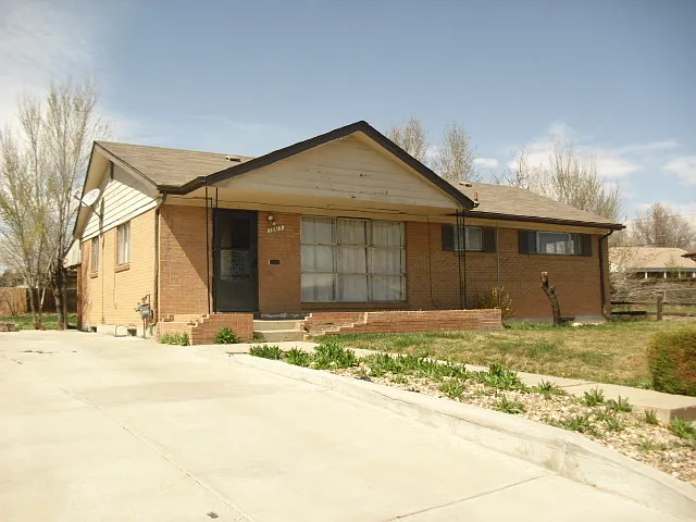 3 Bedrooms & 2 Bathrooms - Single Family Home — Photo 1