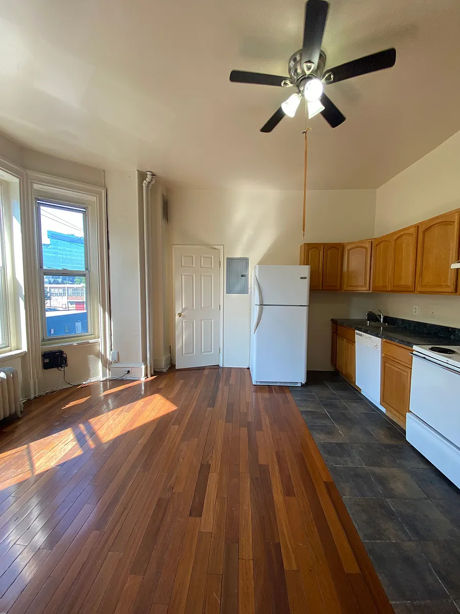 Building Photo - 306 N 35th St #2F