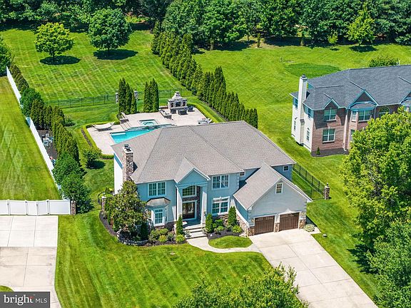 3rd image of 9 Lansbrook Ct