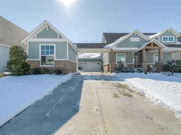 3624 Utica Square Dr, Edmond, OK 73034