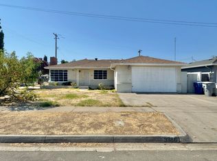 3886 E Hampton Way, Fresno, CA 93726