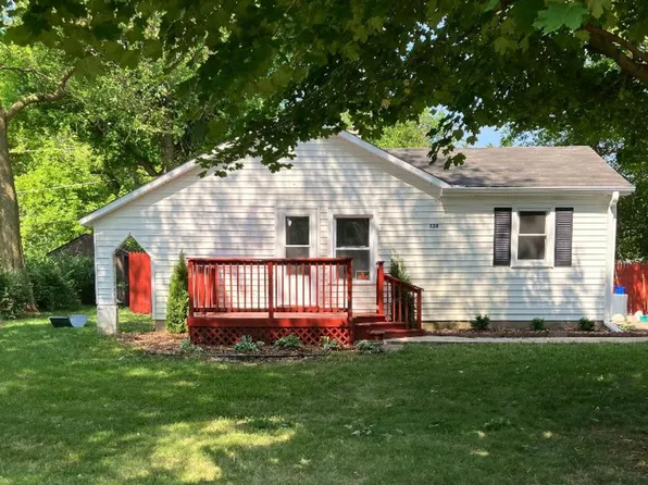 524 Pine Grove Rd, Lakemoor, IL 60051