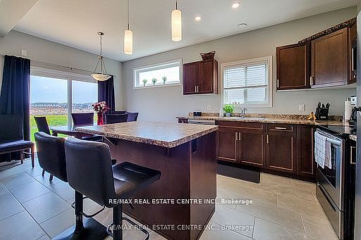 5th image of 28 Spring Crest Way