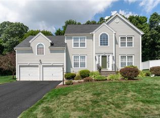 26 Commodore Hull Dr, Derby, CT 06418
