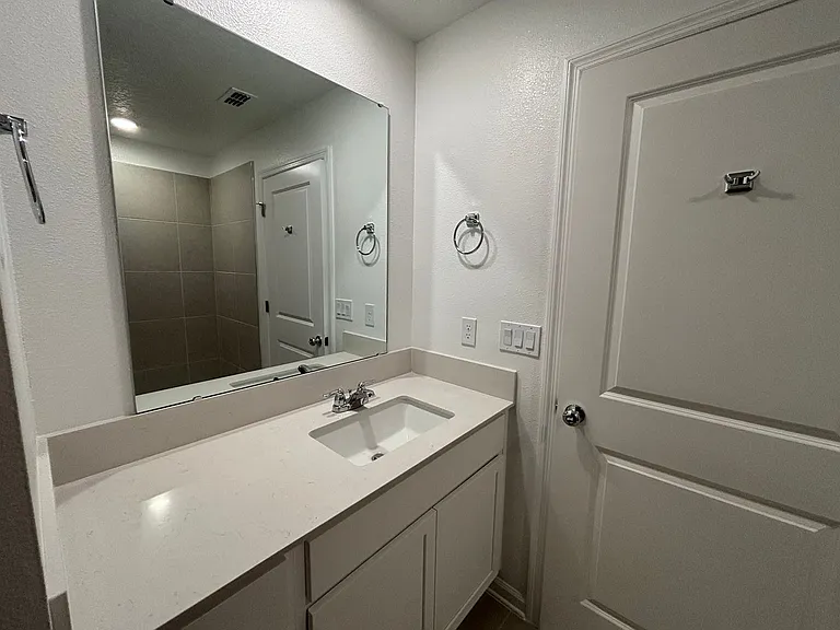 1318 Belle Isle Ln — Photo 24