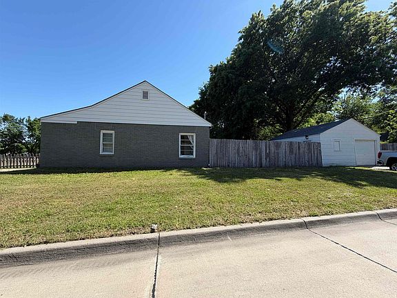 4th image of 801 S Lightner Dr