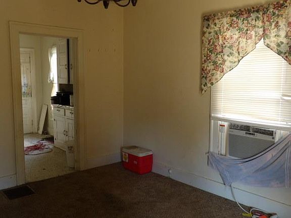 2nd image of 210 Clarion St