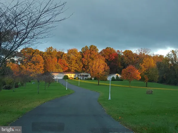 7119 Schoolhouse Rd, Hershey, PA 17033