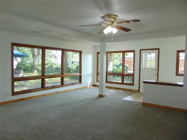 2319 E 38th St, Des Moines, IA 50317