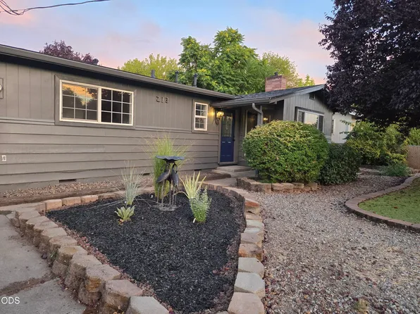 213 Corcoran Ln, Central Pt, OR 97502