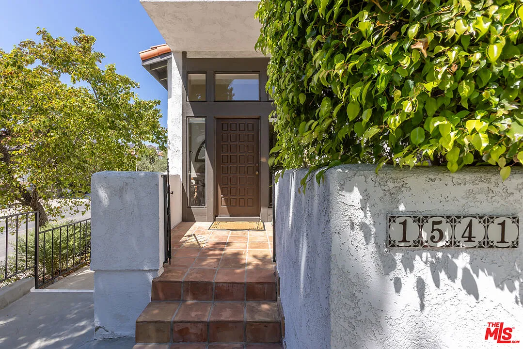 2 bed, 2.5 bath, 1955 sqft, $6,000 — Photo 1