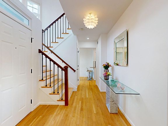 5th image of 15 Kings Way Unit 11