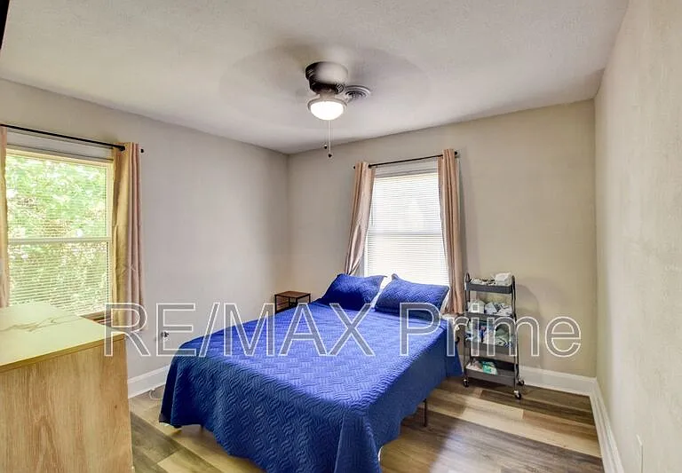 2 Clover St — Photo 9