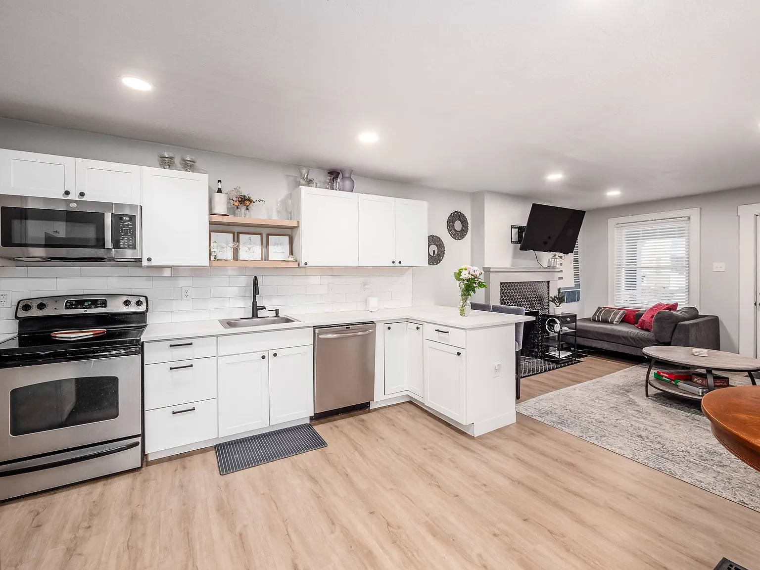 3 bed, 1.5 bath, 1170 sqft, $1,600 — Photo 4
