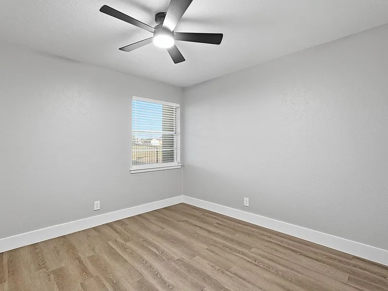 South Crest Apartments — Photo 106