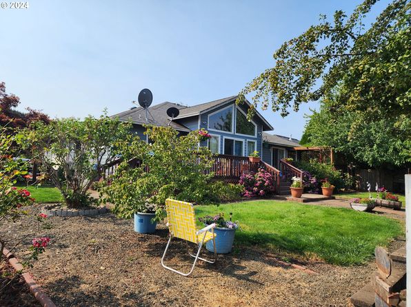 109 Clear Lake St, Oakland, OR 97462