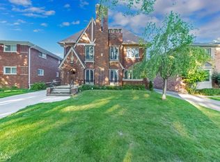 908 Trombley Rd, Grosse Pointe Park, MI 48230