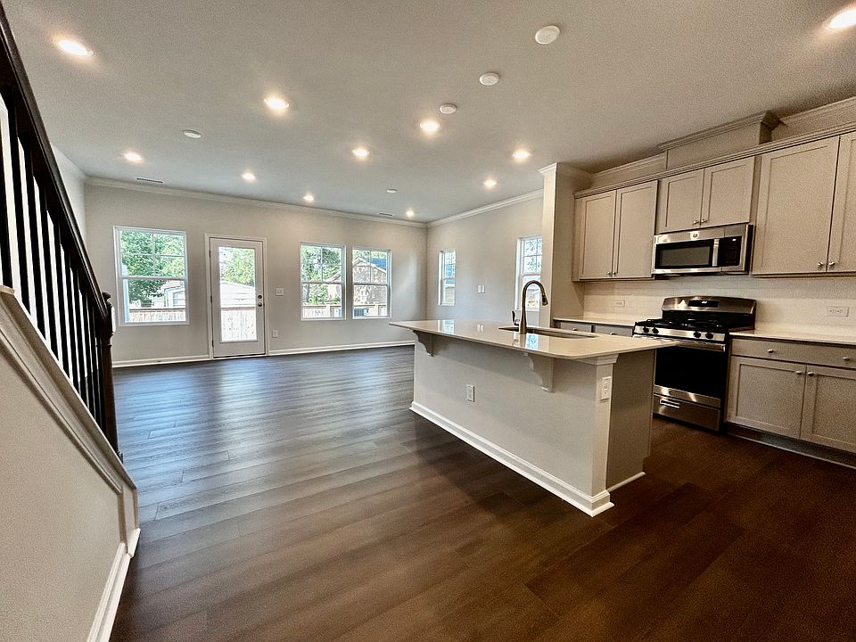 164 Paramount kitchen 1_07302025