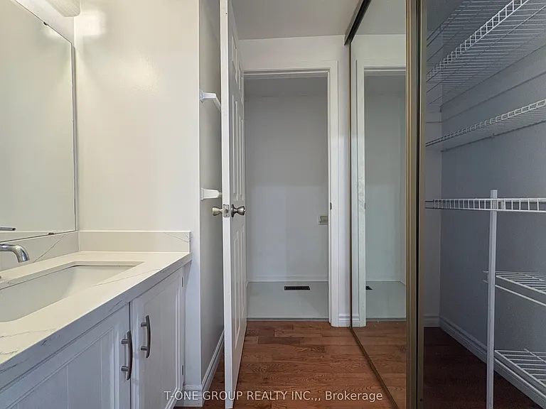 49 Ambercroft Blvd — Photo 18