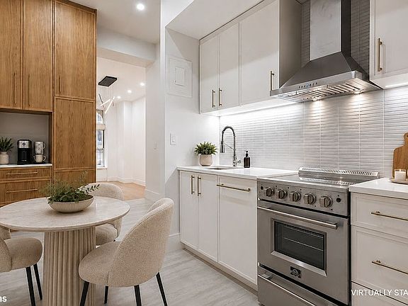 4th image of 23 Waverly Pl APT 2Y