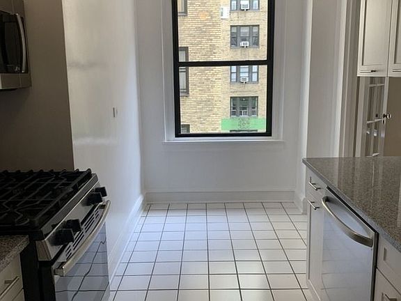 4th image of 210 E 68th St APT 6J