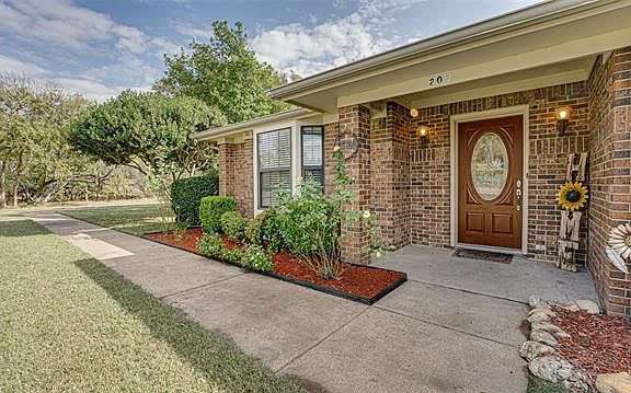 4th image of 202 Martinek Ln