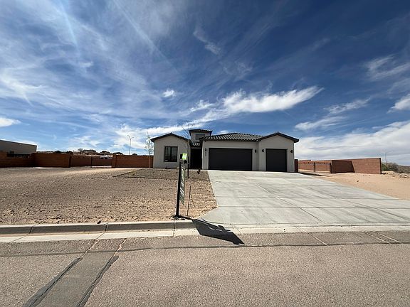 3rd image of 605 Colorado Mountain Rd NE