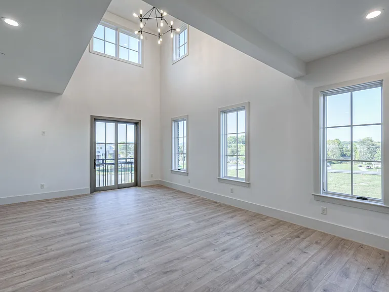 1025 Southwalk Dr — Photo 6