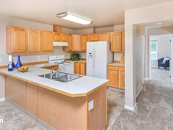 2180 Ivan Dr — Photo 2