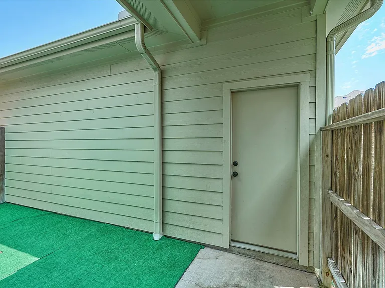 2726 Misty Heath Ln — Photo 33