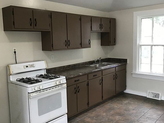 3rd image of 123 N Lafayette St Fl 1ST