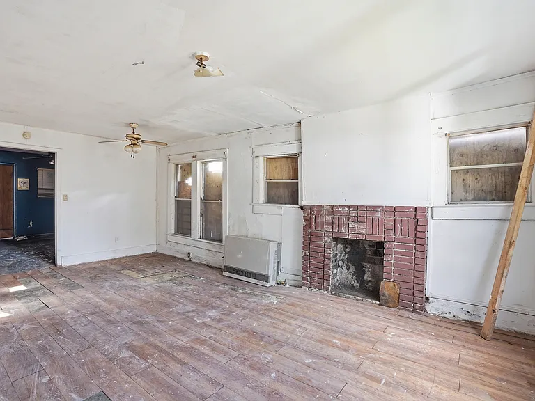 413 Fulton Ave SW — Photo 2
