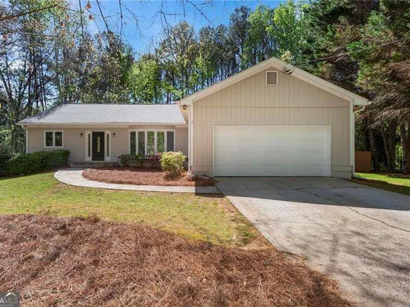 245 E Creek Cir, Roswell, GA 30076